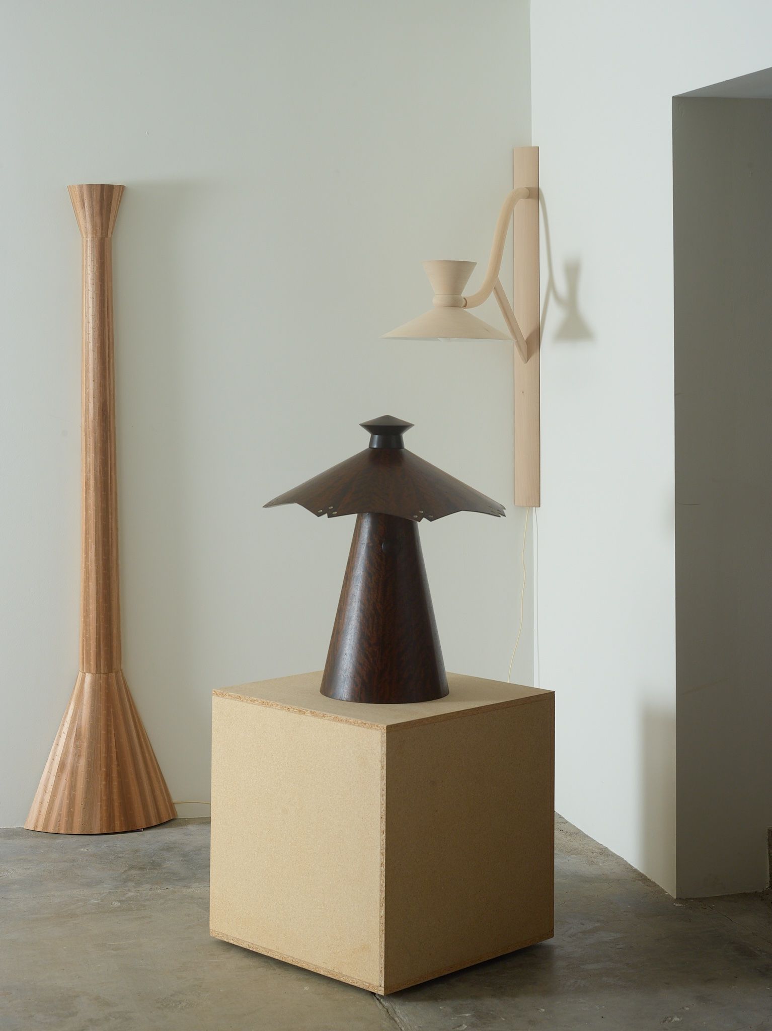 Corner bracket lamp 3