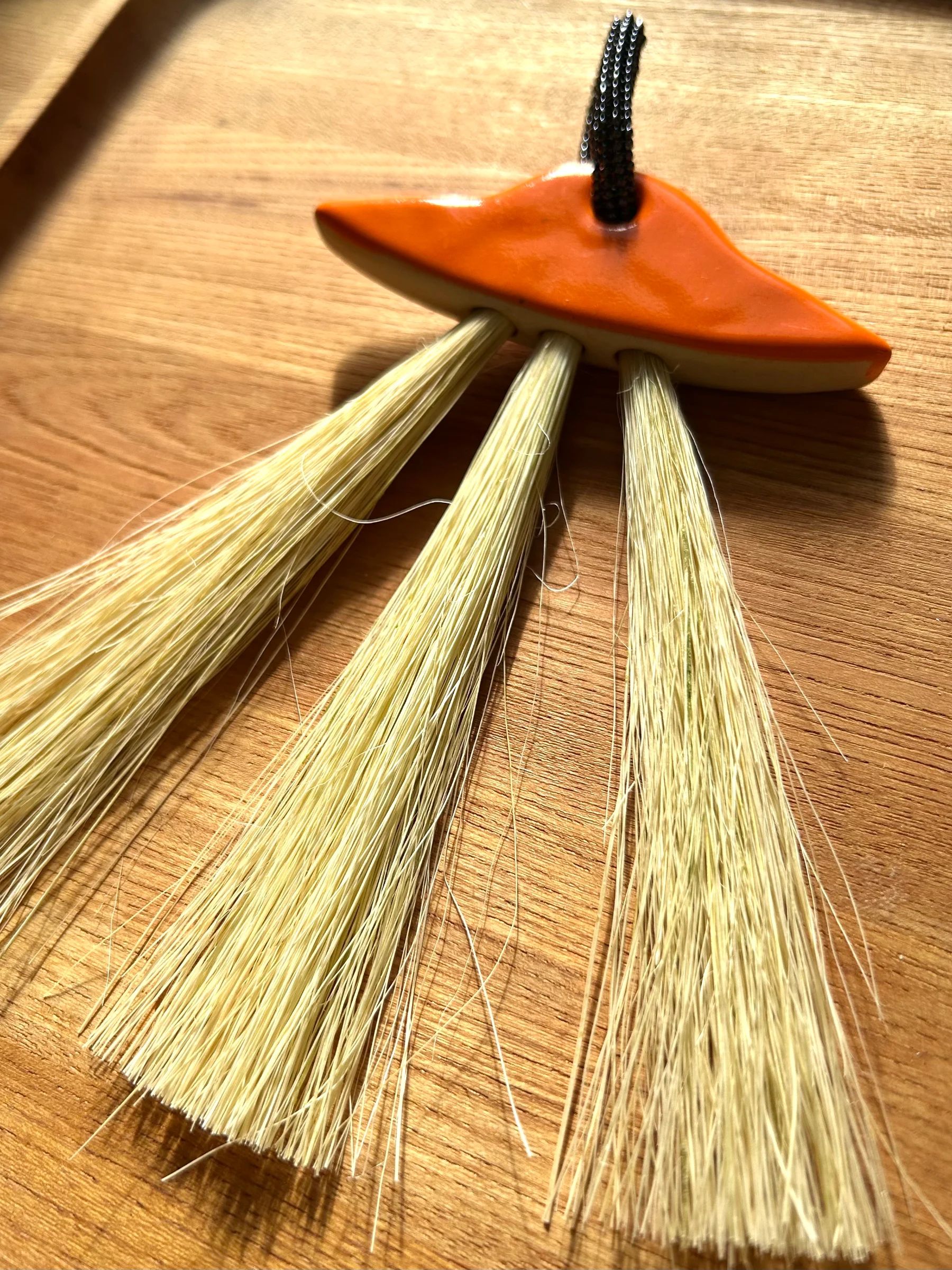 Orange UFO Brush 2