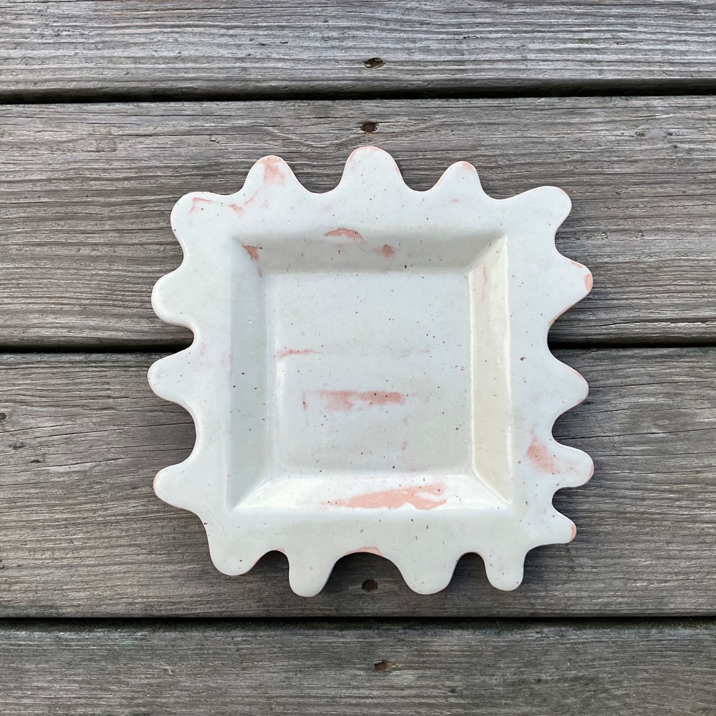 Square Loopy tray by Singular Creature