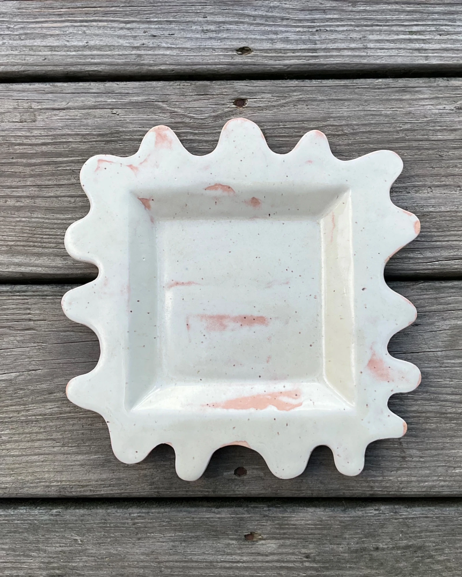 Square Loopy tray by Singular Creature