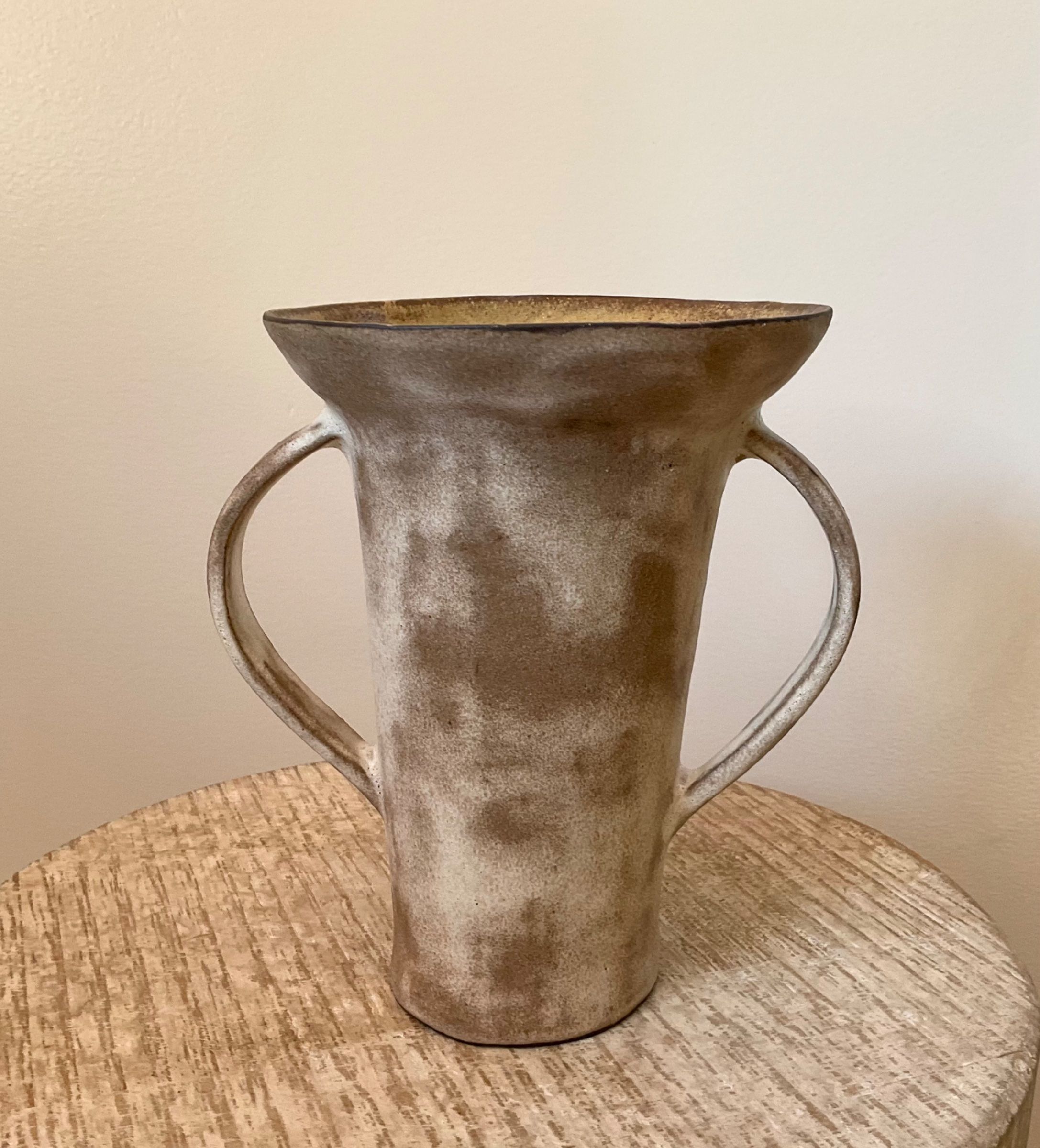 Vase with handles 2