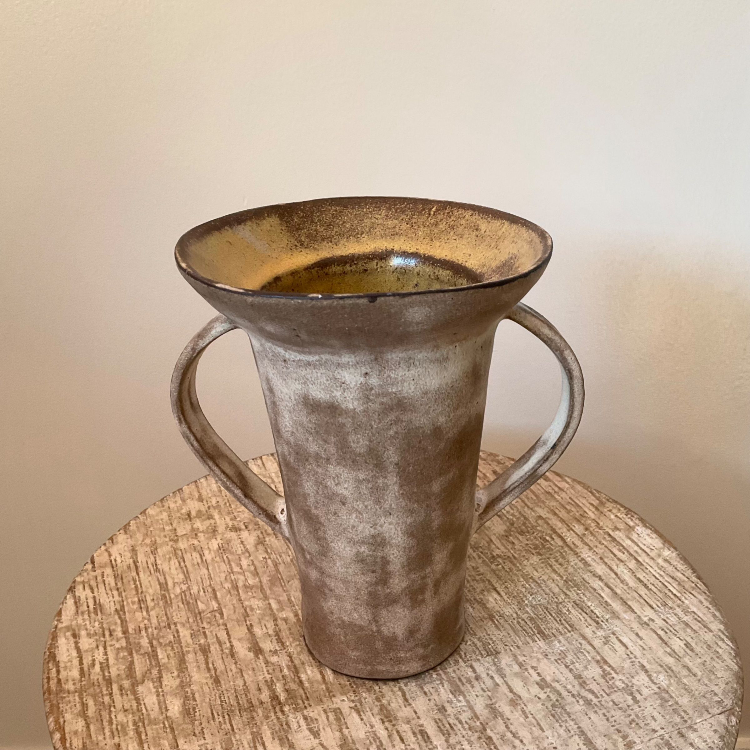 Vase with handles 3